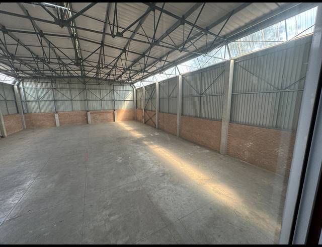 1,350M² WAREHOUSE TO LET IN JET PARK
